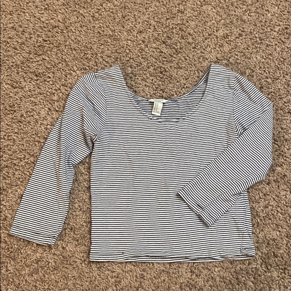 Forever 21 black & white stripped crop top medium